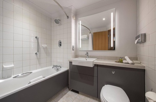 Lydiard Tregoze Hotel | DoubleTree by Hilton Swindon