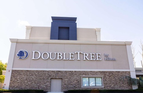 Tinton Falls Hotel | DoubleTree by Hilton Tinton Falls-Eatontown