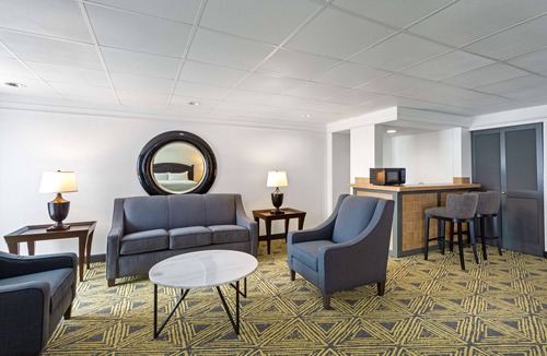 Strabane Hotel | DoubleTree by Hilton Washington Meadow Lands Casino Area