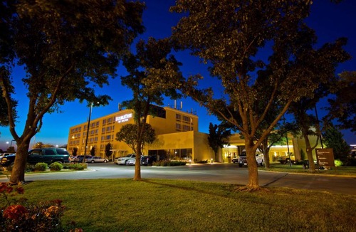 Wichita Hotel | DoubleTree by Hilton Wichita Airport
