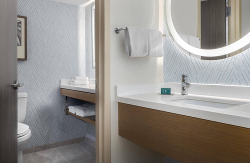 Wilmington Hotel | DoubleTree by Hilton Wilmington, NC