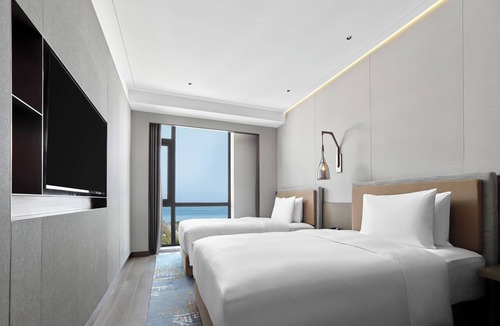 Laishan Hotel | Doubletree By Hilton Yantai Golden Coast Hotel & Suites