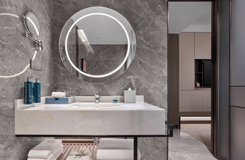 Laishan Hotel | Doubletree By Hilton Yantai Golden Coast Hotel & Suites