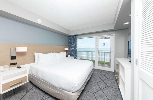 Ocean Park Hotel | DoubleTree Suites by Hilton Melbourne Beach Oceanfront