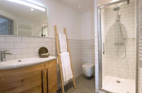 Nuits-Saint-Georges House | DOUCE NUITS