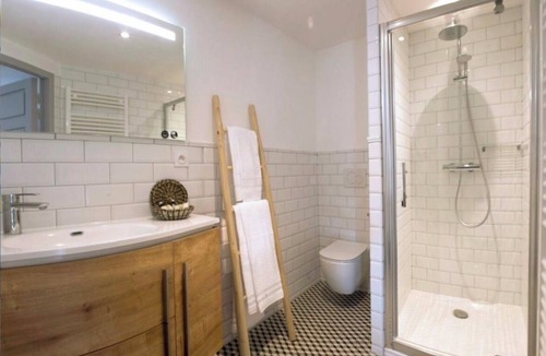Nuits-Saint-Georges House | DOUCE NUITS