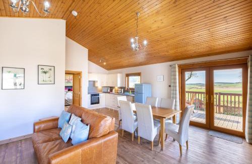 Cupar Ski Chalet | Douglas Fir Lodge with Hot tub