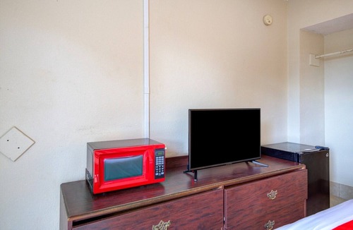 Douglas Apartment | Douglas GA | King Bed