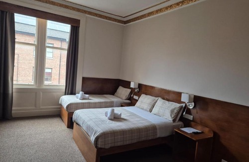 Clydebank Hotel | Douglas Hotel