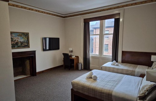 Clydebank Hotel | Douglas Hotel