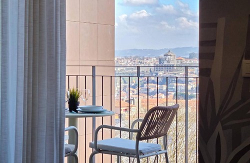 Santa Marinha Apartment | Douro Tower - Pool, 360cº View, AC & Free Parking