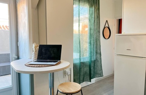 La Gare Apartment | Doux Pavillon - La Canopée: 8min walk from the station