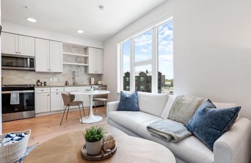 Downtown Salt Lake City Apartment | Downtown Luxury 1BD- Pool Spa Bowl Golf Gym Parkng