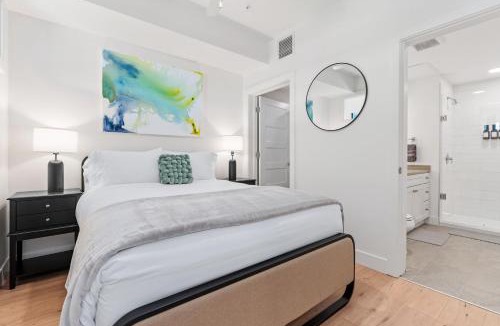 Downtown Salt Lake City Apartment | Downtown Luxury 1BD- Pool Spa Bowl Golf Gym Parkng