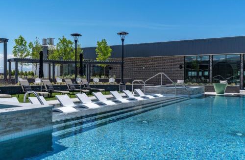 Downtown Salt Lake City Apartment | Downtown Luxury 1BD- Pool Spa Bowl Golf Gym Parkng
