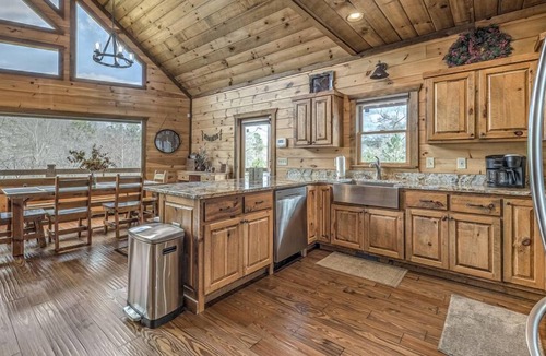 Mineral Bluff Cabin | Down by the River - Pet Friendly | Toccoa River Access | Party Porch