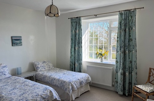 Holcombe Burnell House | Down House Farm DEVON - Sleeps 10, period farmhouse, Dartmoor & Exeter, EX6 7SA
