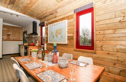 Congresbury Cottage | DOWN THE RABBIT HOLE, pet friendly, with a garden in Congresbury