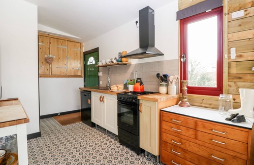 Congresbury Cottage | DOWN THE RABBIT HOLE, pet friendly, with a garden in Congresbury