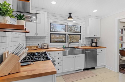 Elizabethtown House | Down the stretch Cozy 3 bedroom in Elizabethtown, KY with outdoor living area