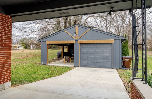 Elizabethtown House | Down the stretch Cozy 3 bedroom in Elizabethtown, KY with outdoor living area