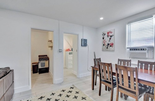 Pineapple Grove Arts District Cottage | Down Town Delray, near Ave and beach, Free parking