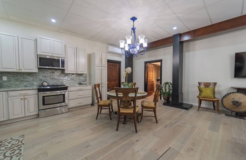 Grove City Apartment | Down Town Fancy Fancy Upscale 2 Bedroom Loft