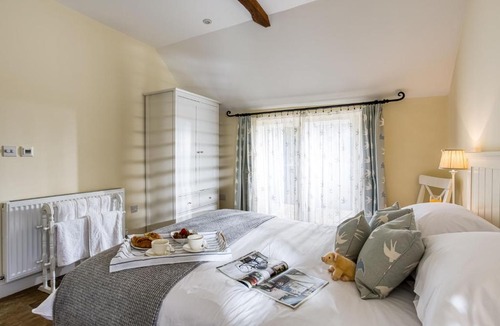 North Perrott House | Downclose Piggeries