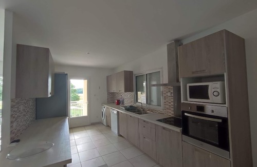 Calignac House | Downhill modern villa nice pool & spa