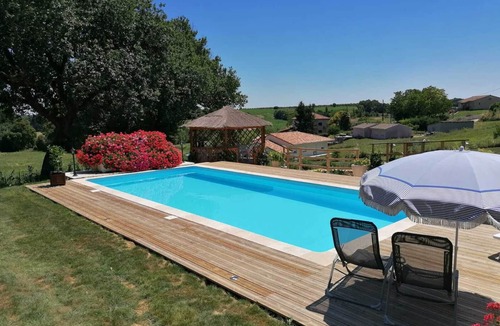Calignac House | Downhill modern villa nice pool & spa