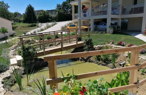 Calignac House | Downhill modern villa nice pool & spa