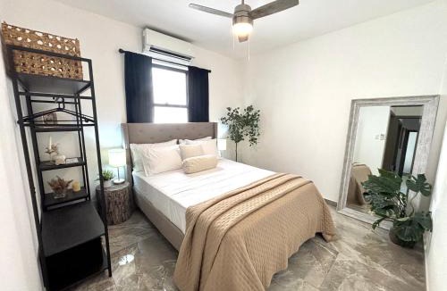 Fort George House | Downtown 1 or 2 Bedroom Stay - 3-min to Ferry
