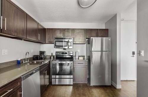 Downtown Minneapolis Apartment | Downtown 1bd Sky Lounge Pool Gym L