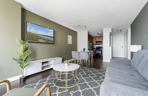 Downtown Minneapolis Apartment | Downtown 1bd Sky Lounge Pool Gym L