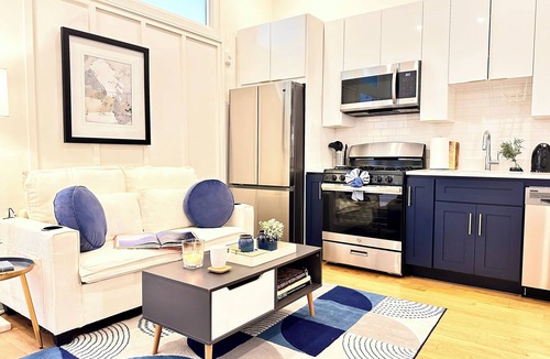 Downtown Apartment | Downtown 1BR Apartment with Private Kitchen, Walk to PPAC & Convention Center