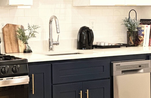 Downtown Apartment | Downtown 1BR Apartment with Private Kitchen, Walk to PPAC & Convention Center