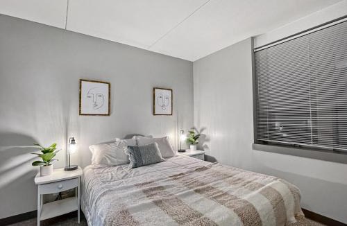 Downtown Des Moines Apartment | Downtown 1BR Gem Steps Away from Wells Fargo