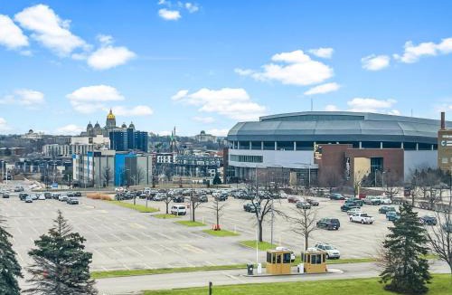 Downtown Des Moines Apartment | Downtown 1BR Gem Steps Away from Wells Fargo