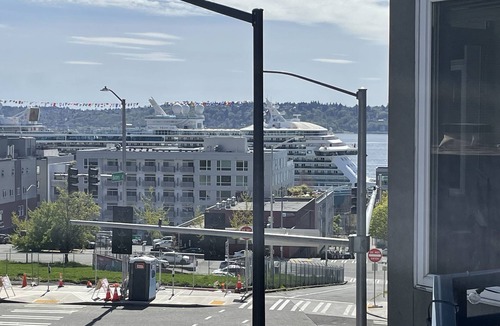 Belltown Condo | Downtown, 2 BR,WATER VIEW. 98% Walk Score! FREE Pkg-Hot Tub, Pool, weight room