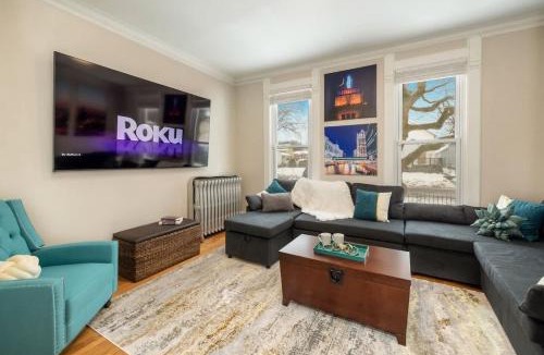 Brewers Hill House | Downtown-2 King Beds-hot tub-Double Shower-Parking