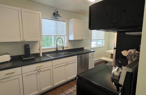 Williston Apartment | Downtown 2BR - Fast WiFi-Easy Parking -Self Check-in