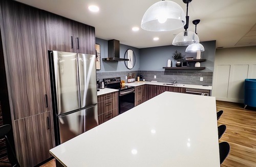 North Central Edmonton Apartment | Downtown 2BR Rogers w/parking/Gym/Patio/Ac