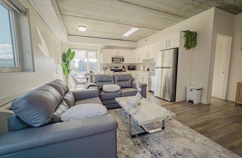 North Central Edmonton Apartment | Downtown 2BR Rogers w/parking/Gym/Patio/Ac