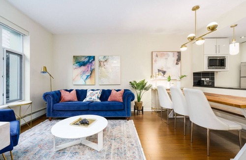 Crosstown House | Downtown 3Beds/2.5Bath Private-Entry Urban Townhome