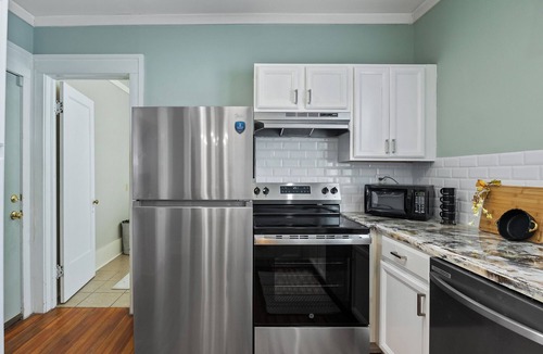 Westside Apartment | Downtown 3BR Apartment, Walk to SU, Burnet Park & Erie Canal