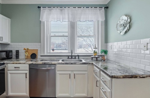 Westside Apartment | Downtown 3BR Apartment, Walk to SU, Burnet Park & Erie Canal