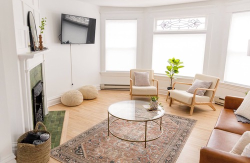 Grand Rapids Apartment | Downtown 3BR APT! Local to Shops, Breweries & More!