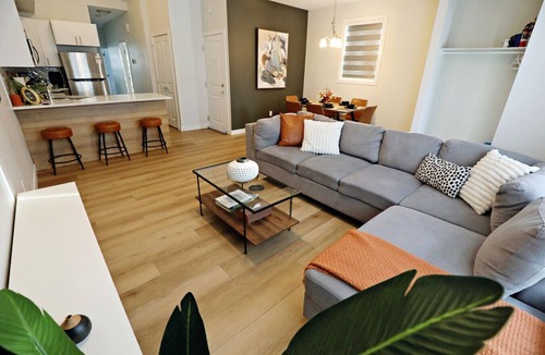 North Central Edmonton House | Downtown 5 Bedroom |A/C|Rogers|Commonwealth|EXPO