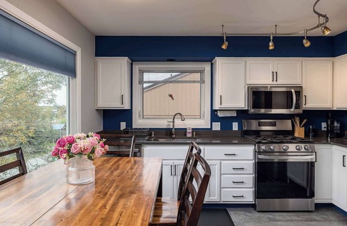 Fairview House | Downtown Anchorage Gem - 3 Bedroom with Hot Tub