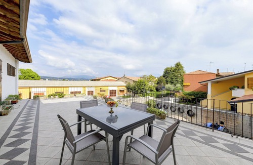 Moniga del Garda Apartment | Downtown Apartment